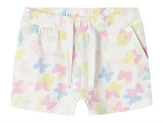 Hvide shorts fra Name it med sommerfugleprint i pastelfarver 13231512 bright white butterflies
